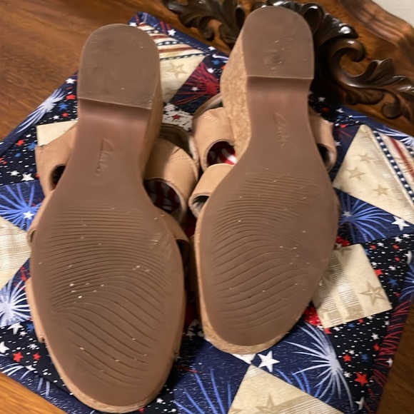 Clark’s Collection Tan wedges with comfortable 3” heels that are fun to wear. - Picture 5 of 5